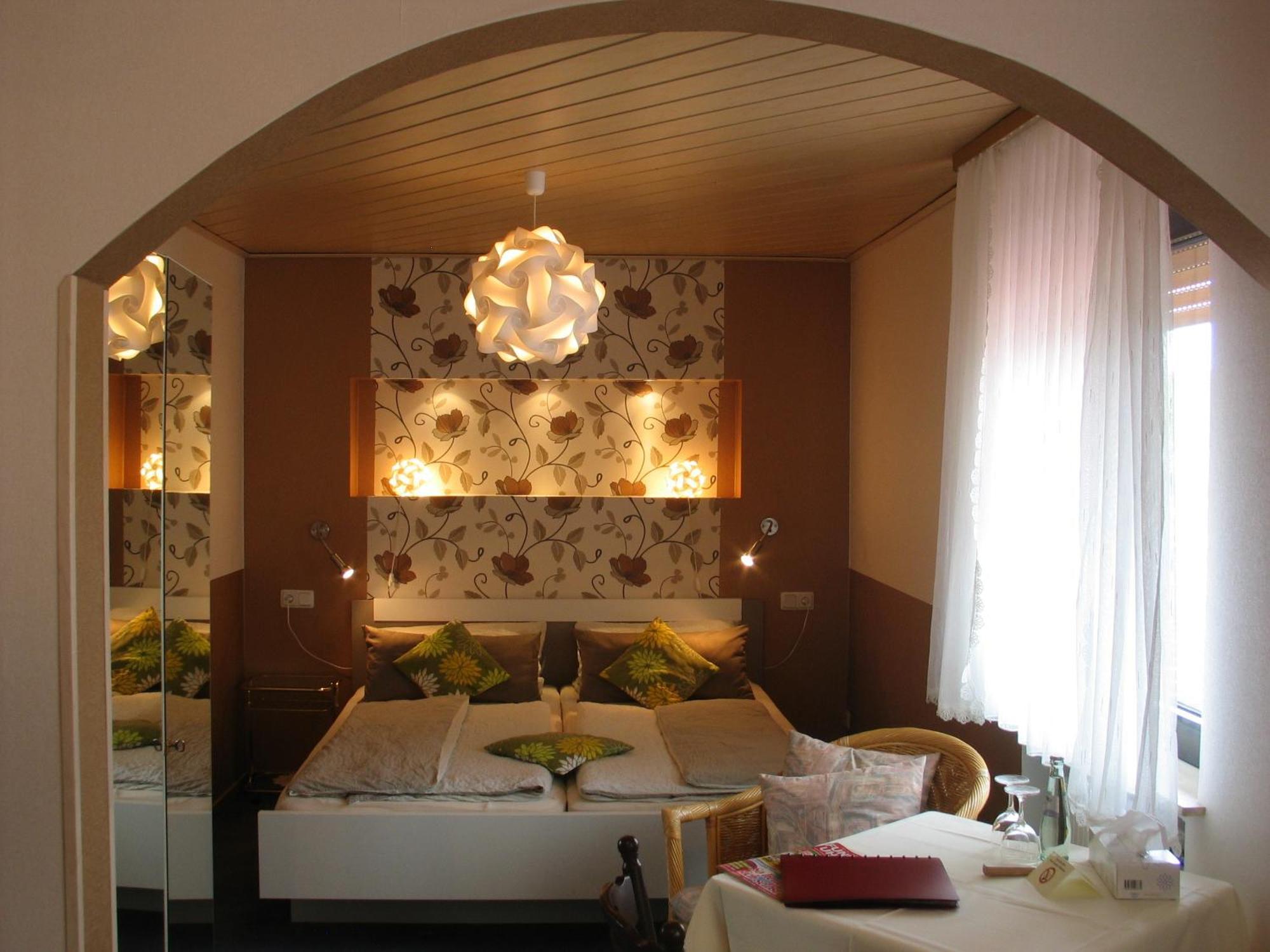 Restaurant Landgasthof Zum Wiesengrund Newel Rom bilde
